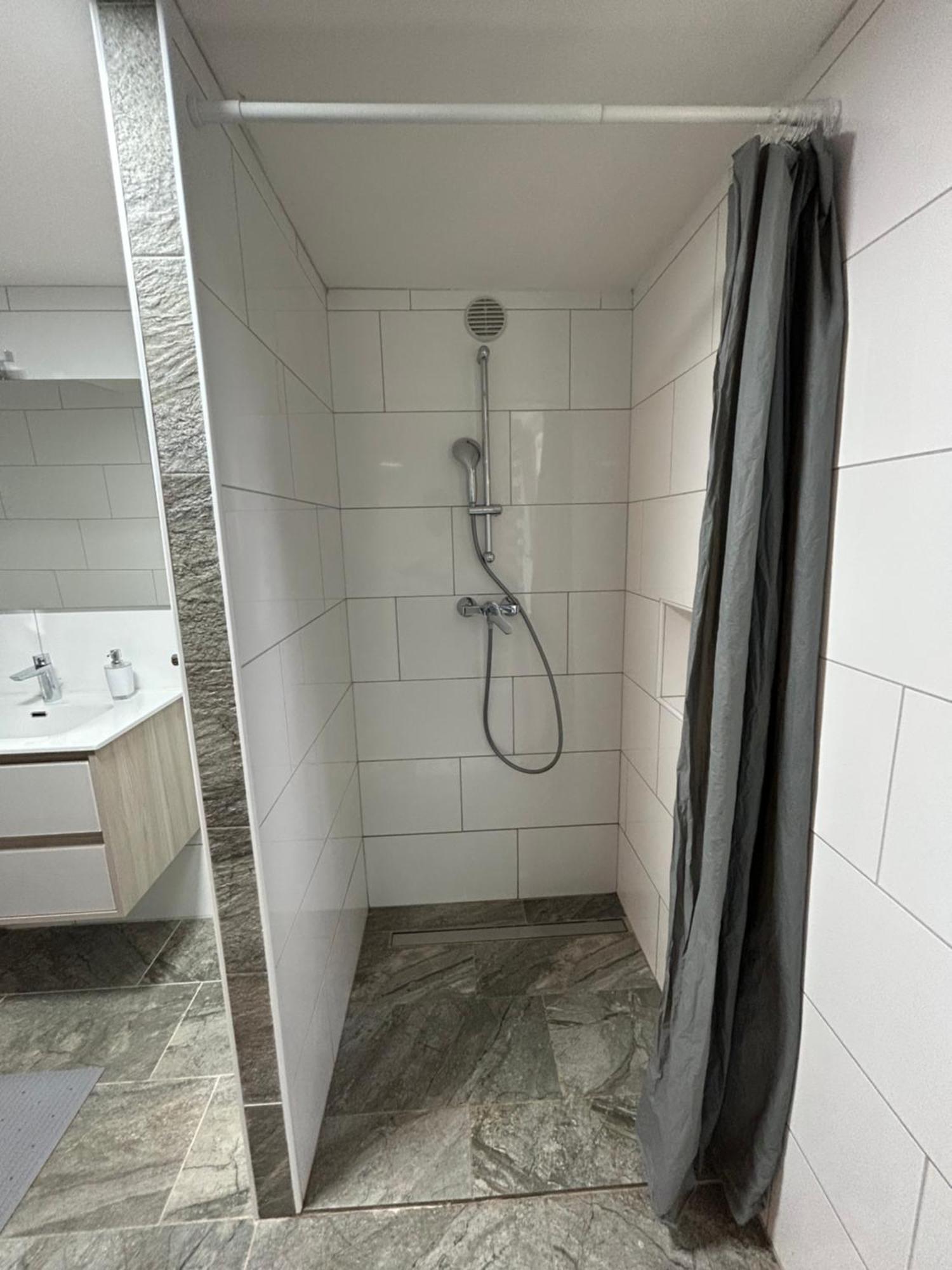 Peaceful Apartment With Patio Ровинь Экстерьер фото
